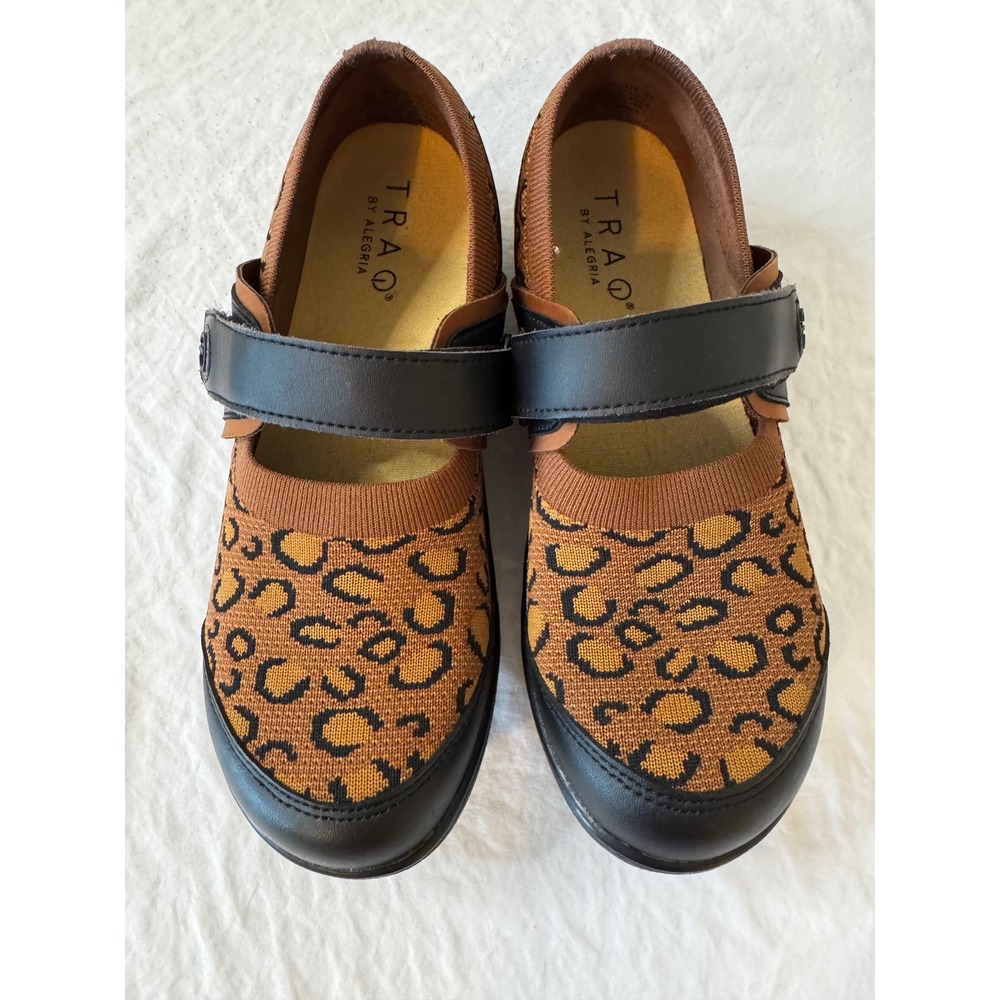TRAQ by Alegria Qut-5210 Mary Jane Leopard Print Sneakers Brown Black Womens 37